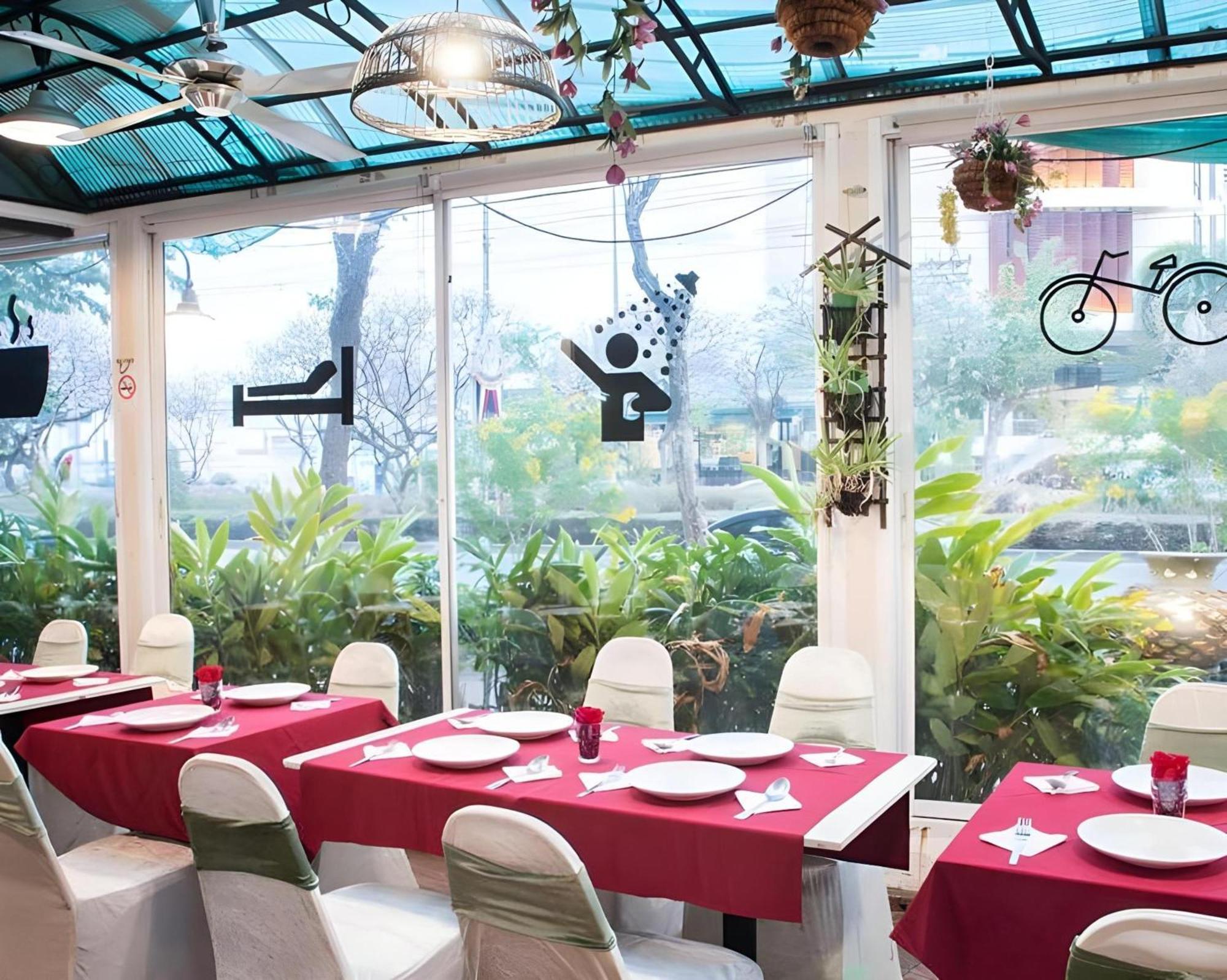 Collection O Howard Square Boutique Hotel Bangkok Exterior photo